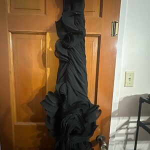 Alberto Makali Elegant Black Ruffle Dress